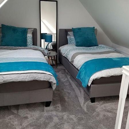2 Serviced Apartments In Childwall-South Liverpool - Each Apartment Sleeps 6 Exterior photo