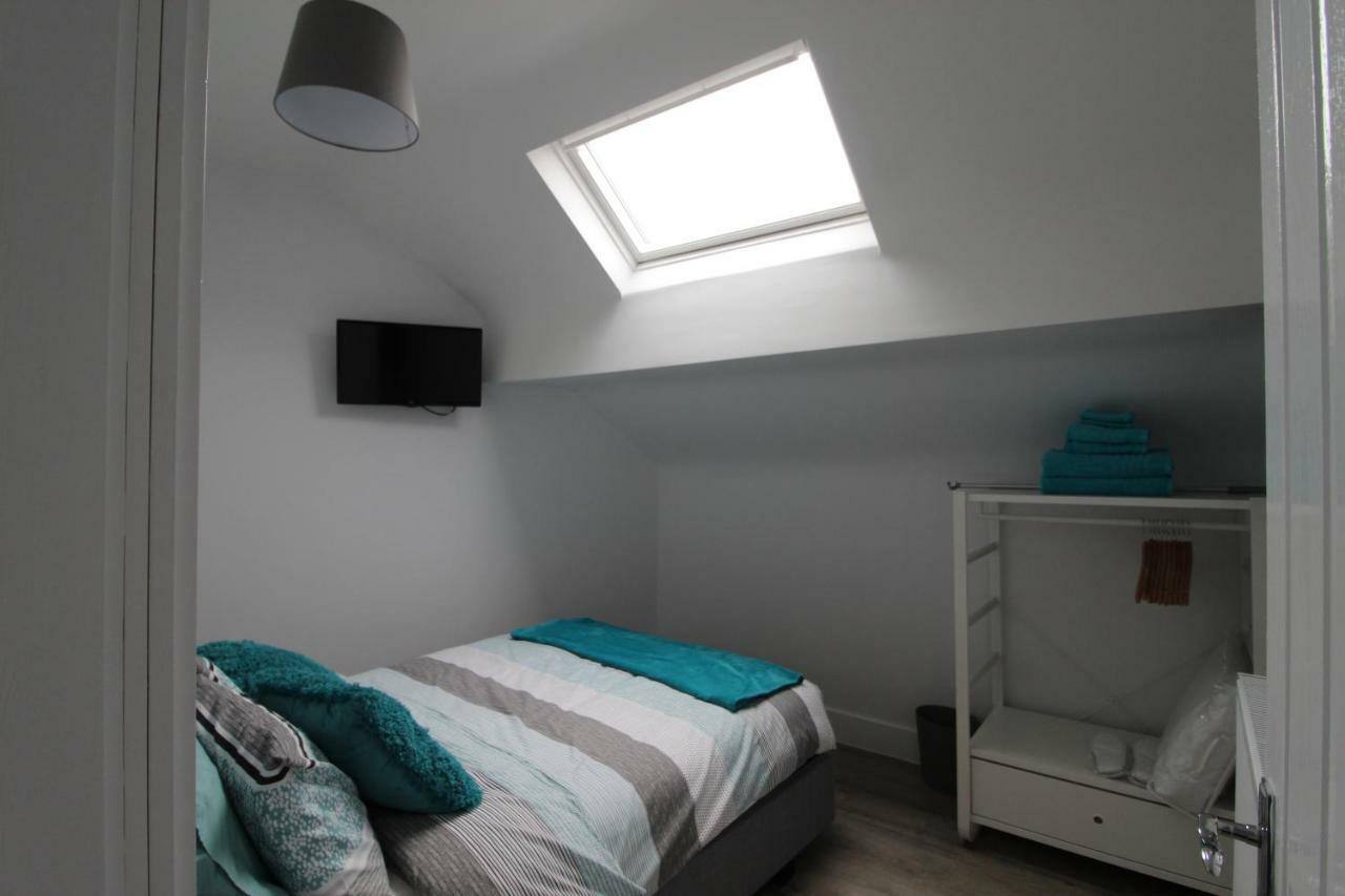 2 Serviced Apartments In Childwall-South Liverpool - Each Apartment Sleeps 6 Exterior photo