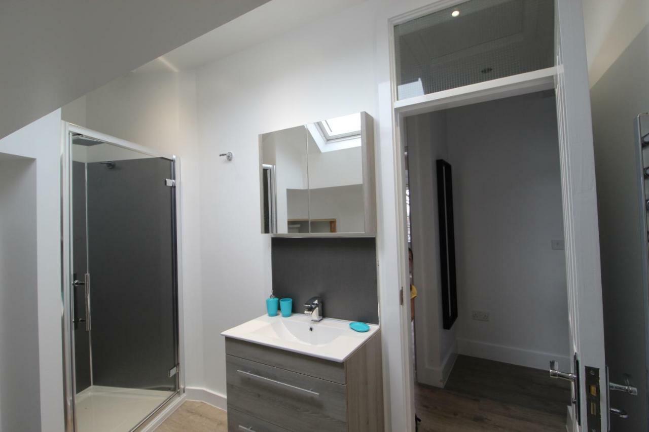 2 Serviced Apartments In Childwall-South Liverpool - Each Apartment Sleeps 6 Exterior photo