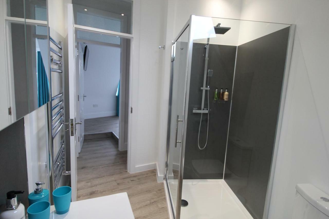 2 Serviced Apartments In Childwall-South Liverpool - Each Apartment Sleeps 6 Exterior photo