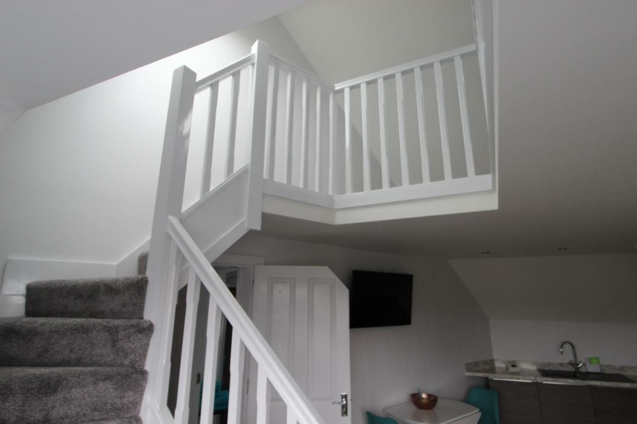 2 Serviced Apartments In Childwall-South Liverpool - Each Apartment Sleeps 6 Exterior photo