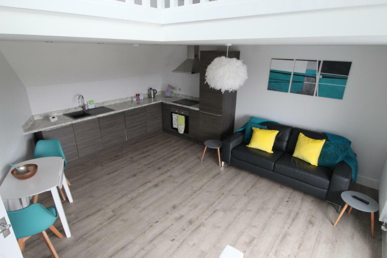 2 Serviced Apartments In Childwall-South Liverpool - Each Apartment Sleeps 6 Exterior photo